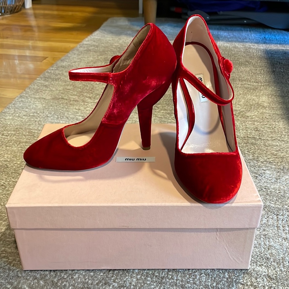 Miu Miu sz 40 Red Velvet Mary Jane Heels